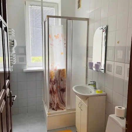 At Lesya Ukrainka 3*