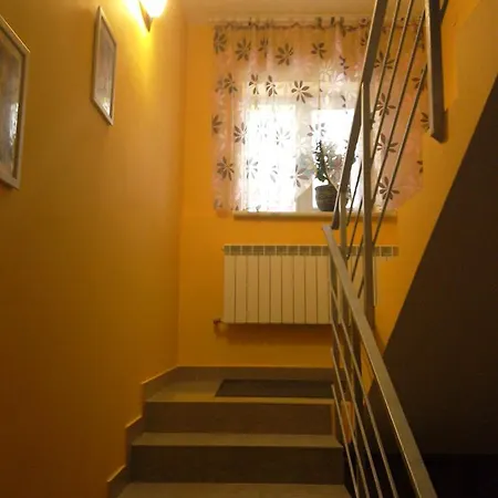 At Lesya Ukrainka تريسكافيتس