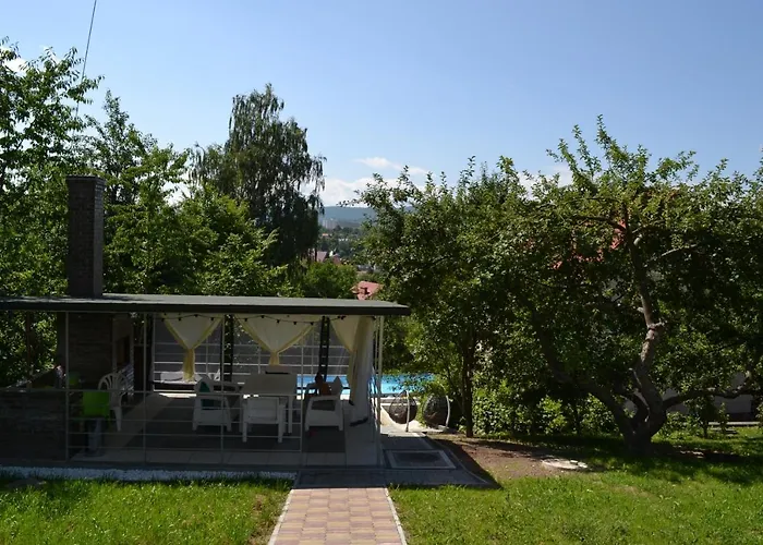 на ул. леси украинки 3*
