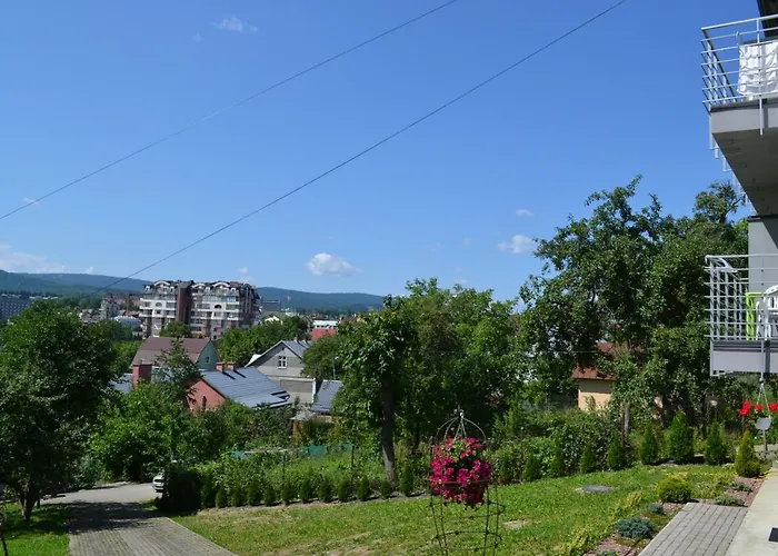 на ул. леси украинки 3*