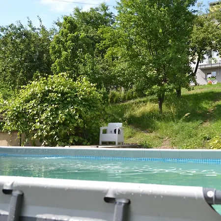 At Lesya Ukrainka 3*