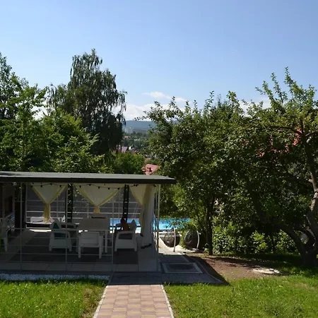 At Lesya Ukrainka 3*