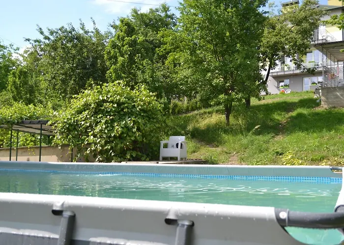 At Lesya Ukrainka 3*